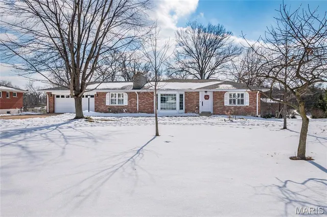 10748 Leebur Dr, Saint Louis, MO 63128