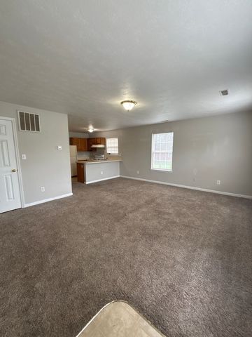 2084 Cornerstone Dr #B, Lexington, KY 40509