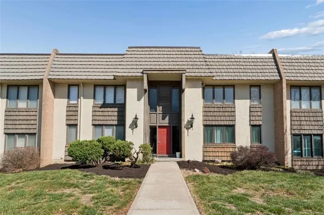 462 W  104th St #D, Kansas City, MO 64114