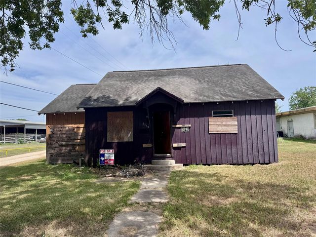 2113 Cypress Ave, Bay City, TX 77414