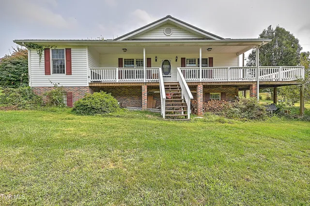 426 Walt Dr, Lebanon, VA 24266