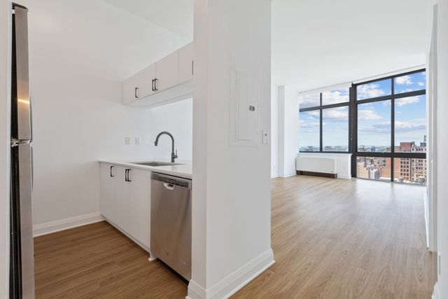 800 6th Ave #35D, New York, NY 10001