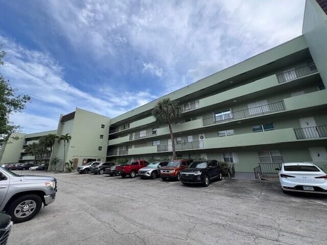 1638 Embassy Dr #404, West Palm Beach, FL 33401