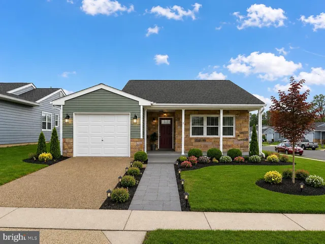 2 Farrington Ct, Southampton, NJ 08088