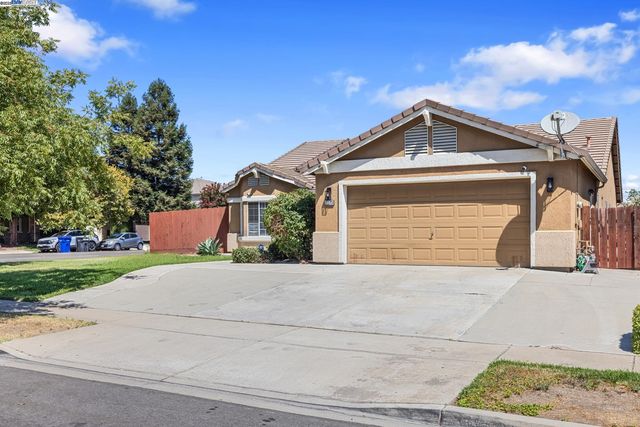 1173 Woodland Dr, Turlock, CA 95382