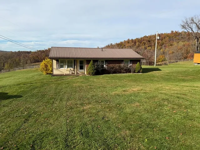 4431 Wardell Rd, Pounding Mill, VA 24637