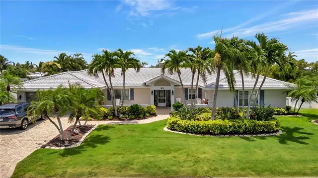 514 Key Royale Dr, Holmes Beach, FL 34217