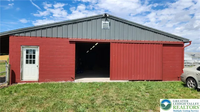 185 Ridge Cup Rd, New Ringgold, PA 17960