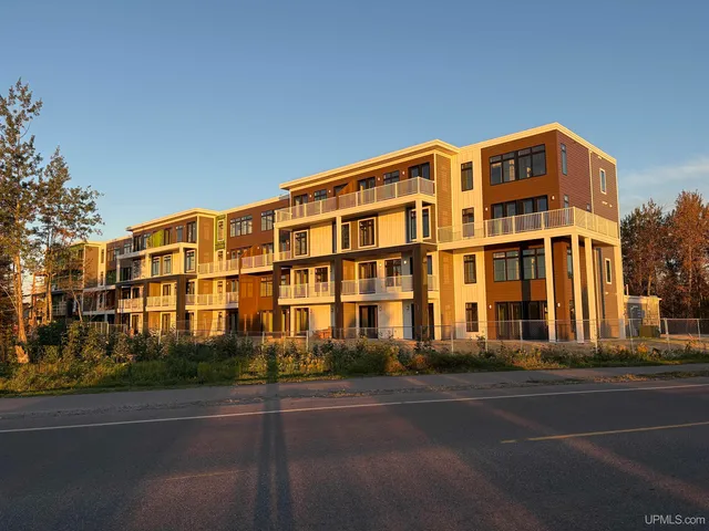 2401 N  Lakeshore #3, Marquette, MI 49855