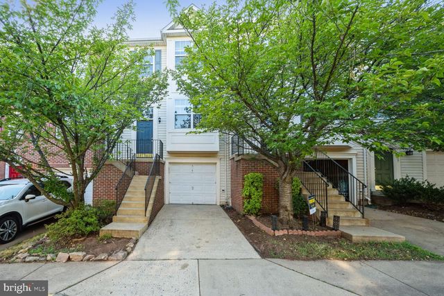 211 Golden Larch Ter NE, Leesburg, VA 20176
