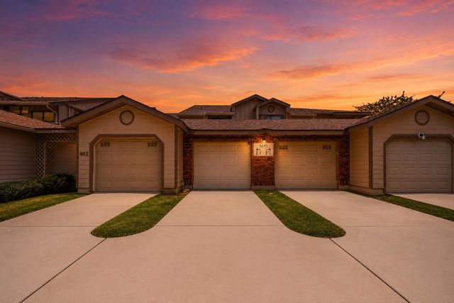 600 Crosswinds #E1, Greenacres, FL 33413