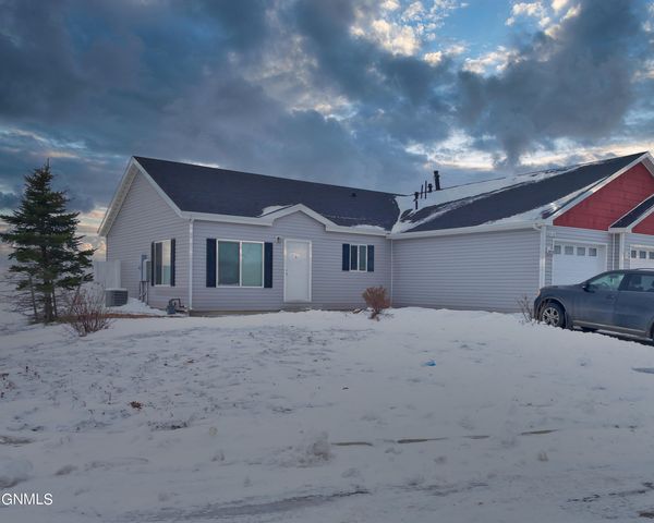 12356 Truax St, Epping, ND 58843