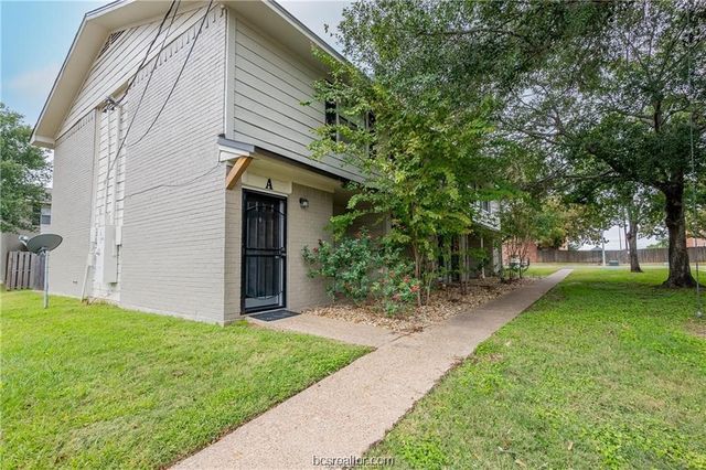 1404 Summit St #A, College Station, TX 77845