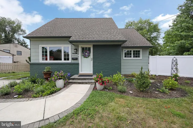 1517 Beverly Ter, Cherry Hill, NJ 08003