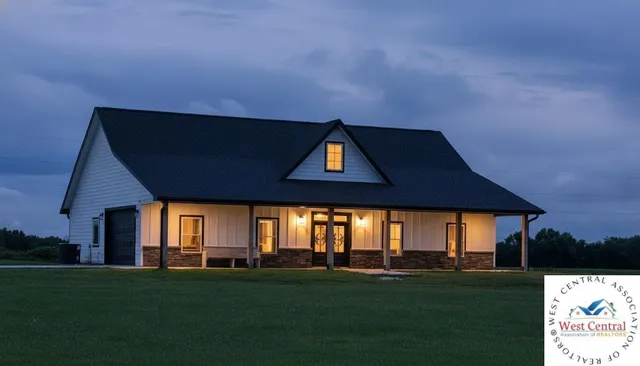 62 NW 285 P Rd, Clinton, MO 64735