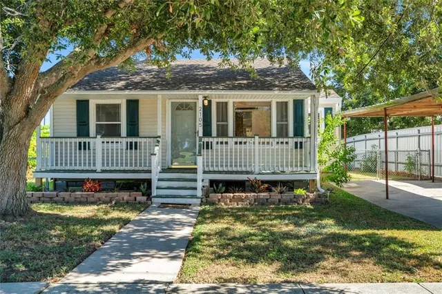 2105 Center St, Arabi, LA 70032