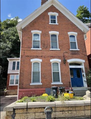 721 Bluff St, Dubuque, IA 52001