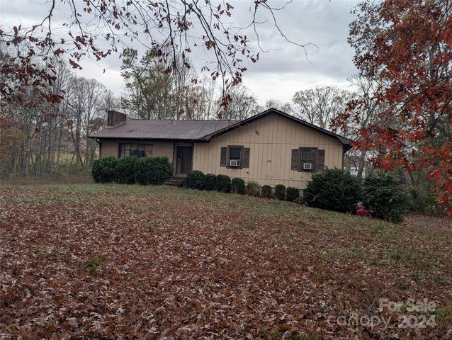 126 Anthony Dr, East Flat Rock, NC 28726
