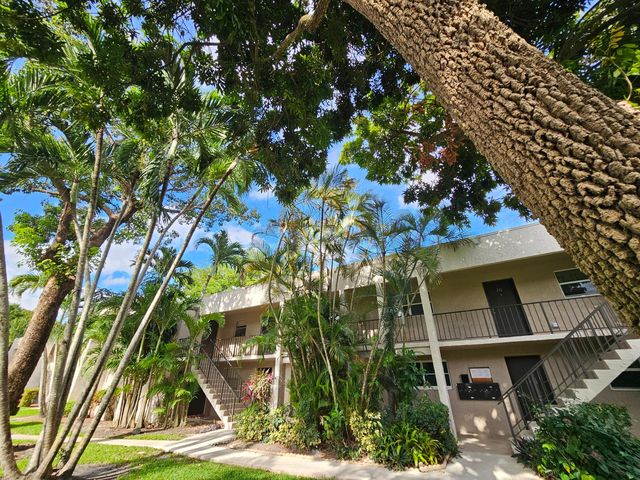 8504 Old Country Mnr, Fort Lauderdale, FL 33328