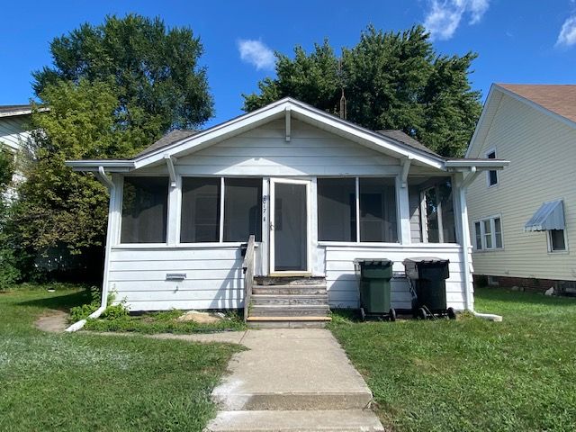 2017 Roger St, South Bend, IN 46628