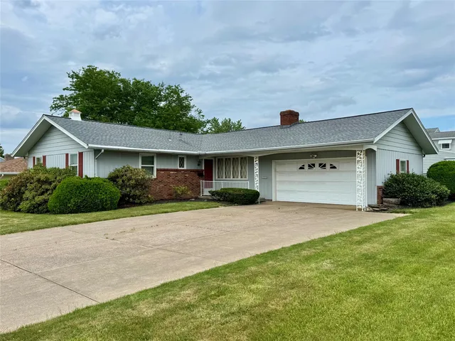 3651 Delmar Dr, Erie, PA 16506