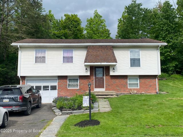 9 Englewood Dr, Tunkhannock, PA 18657
