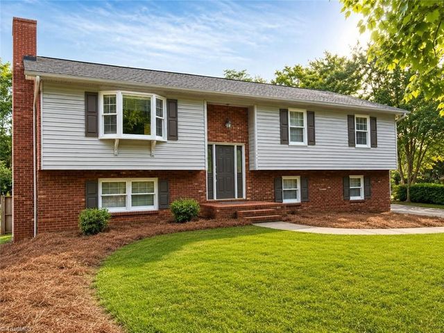 1492 Cedar Fork Rd, Clemmons, NC 27012