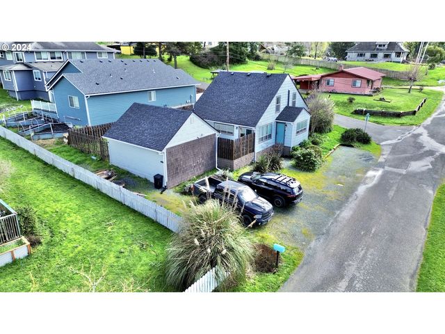 1753 20th St, Myrtle Point, OR 97458