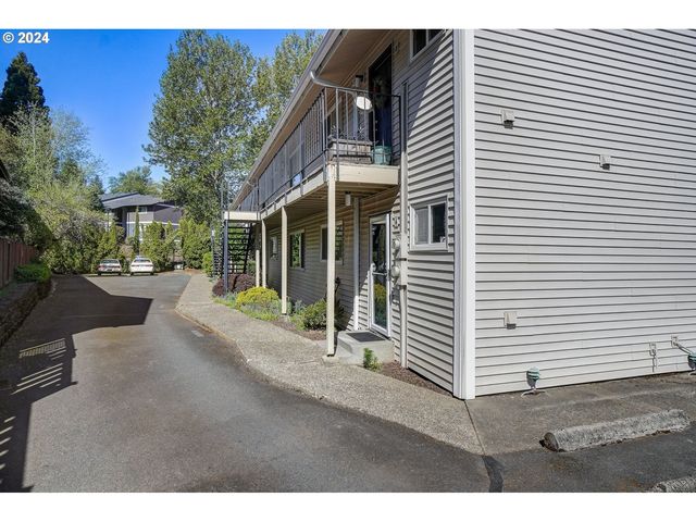 6735 SW Capitol Hill Rd #4, Portland, OR 97219