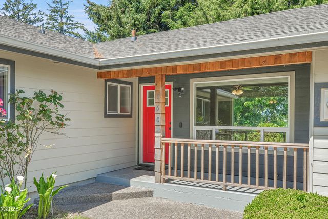 360 SE Edgecliff Dr, Waldport, OR 97394
