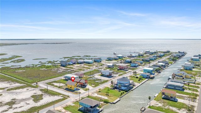 502 Palmetto Point Rd, Rockport, TX 78382