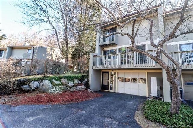 5 Clubhouse Dr #5, Woodbury, CT 06798