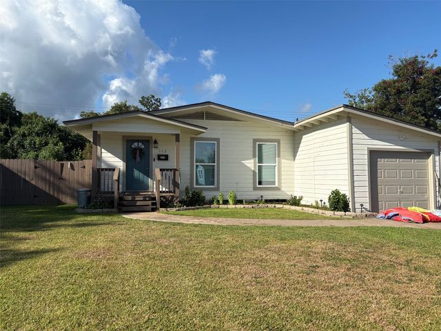 112 Acacia St, Lake Jackson, TX 77566