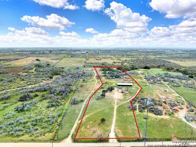 1948 County Road 302, Floresville, TX 78114