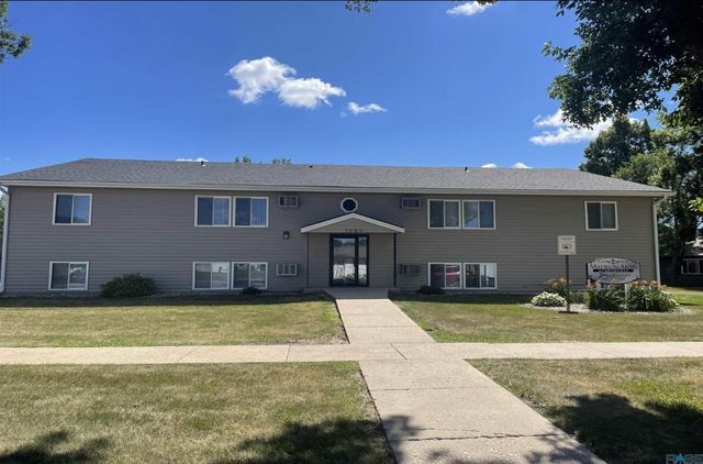 1030 N  Lincoln Ave, Madison, SD 57042