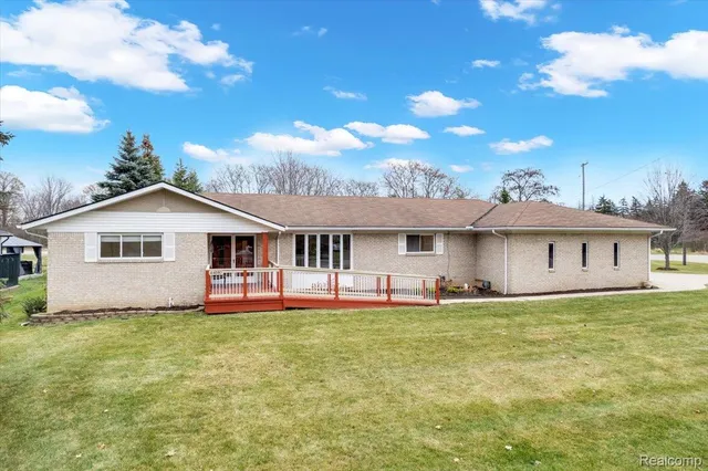 44680 Elizabeth Rd, Clinton Township, MI 48036