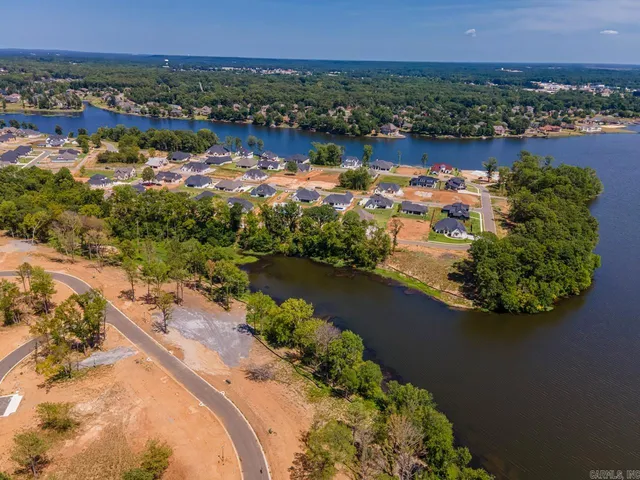 6101 Majestic Waters Dr, Benton, AR 72019
