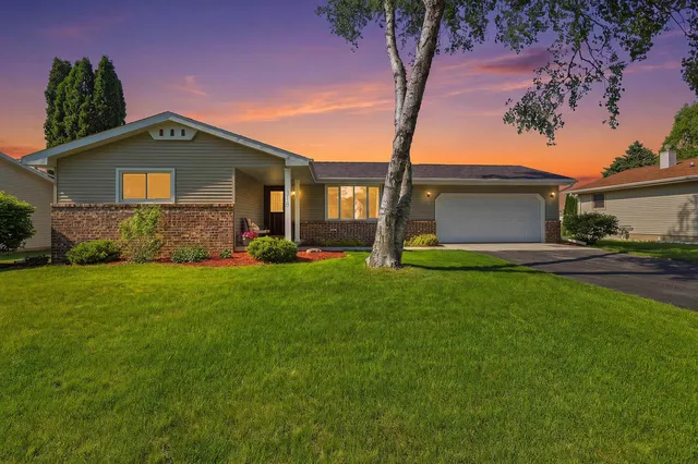 318 Eilbes Ave, Beaver Dam, WI 53916
