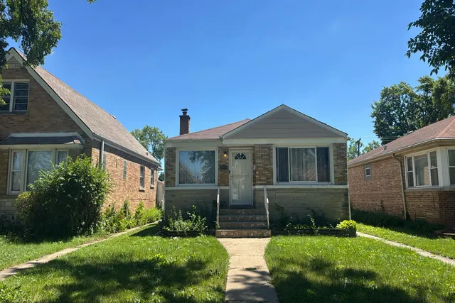 233 Granville Ave, Bellwood, IL 60104