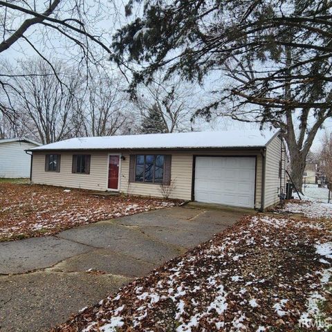 208 E  Pickwick Dr, Syracuse, IN 46567