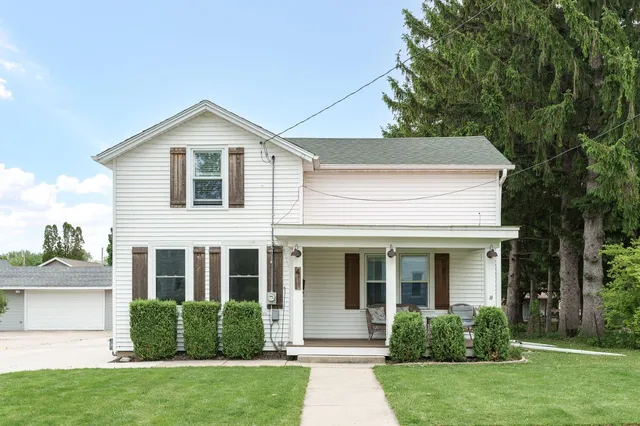 411 N Warren STREET, Watertown, WI 53098