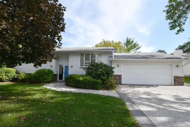 3615 13th Ave, Kearney, NE 68845