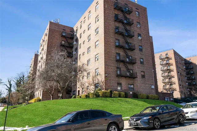 202-35  Foot Hill Ave #B42, Queens, NY 11423