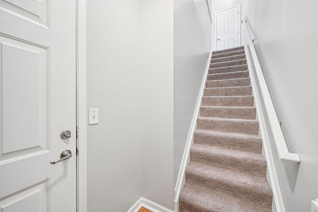 1040 Hartford Village Blvd, Columbus, OH 43228