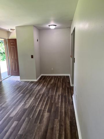 1919 Crooks Rd #14, Royal Oak, MI 48073
