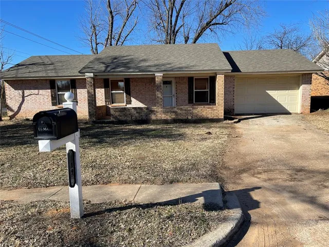 19 Echo Ln, Harrah, OK 73045