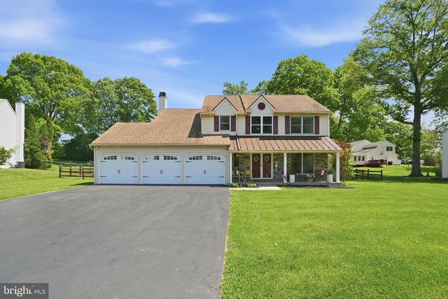 4317 Trophy Dr, Upper Chichester, PA 19061
