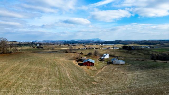 674 Burketown Rd, Weyers Cave, VA 24486