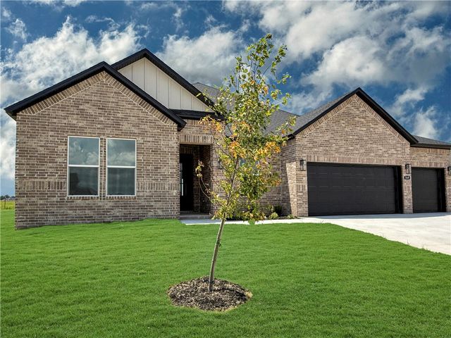 569 Chalynn St, Springdale, AR 72762