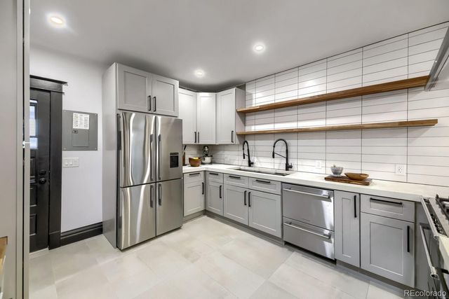 5699 W 10th Avenue, Lakewood, CO 80214